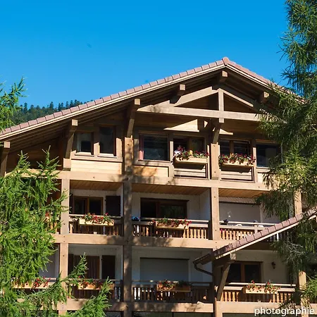 Apart Otel Le Couaroge Et 4*